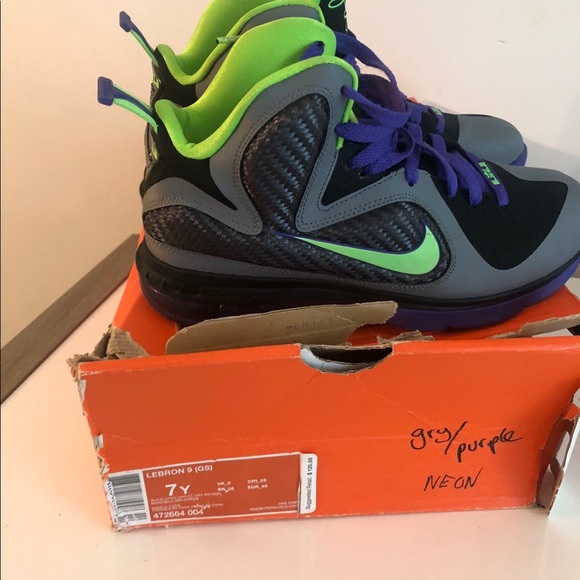 Lebron james - Picture 1 of 2